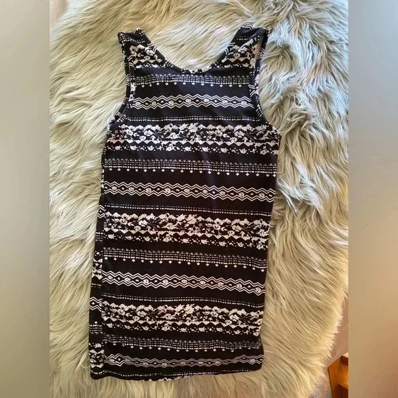 Black and white tank top - Picture 5 of 5